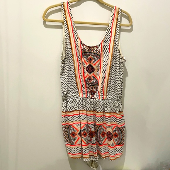 Cute minkpink romper! Medium - Picture 1 of 4